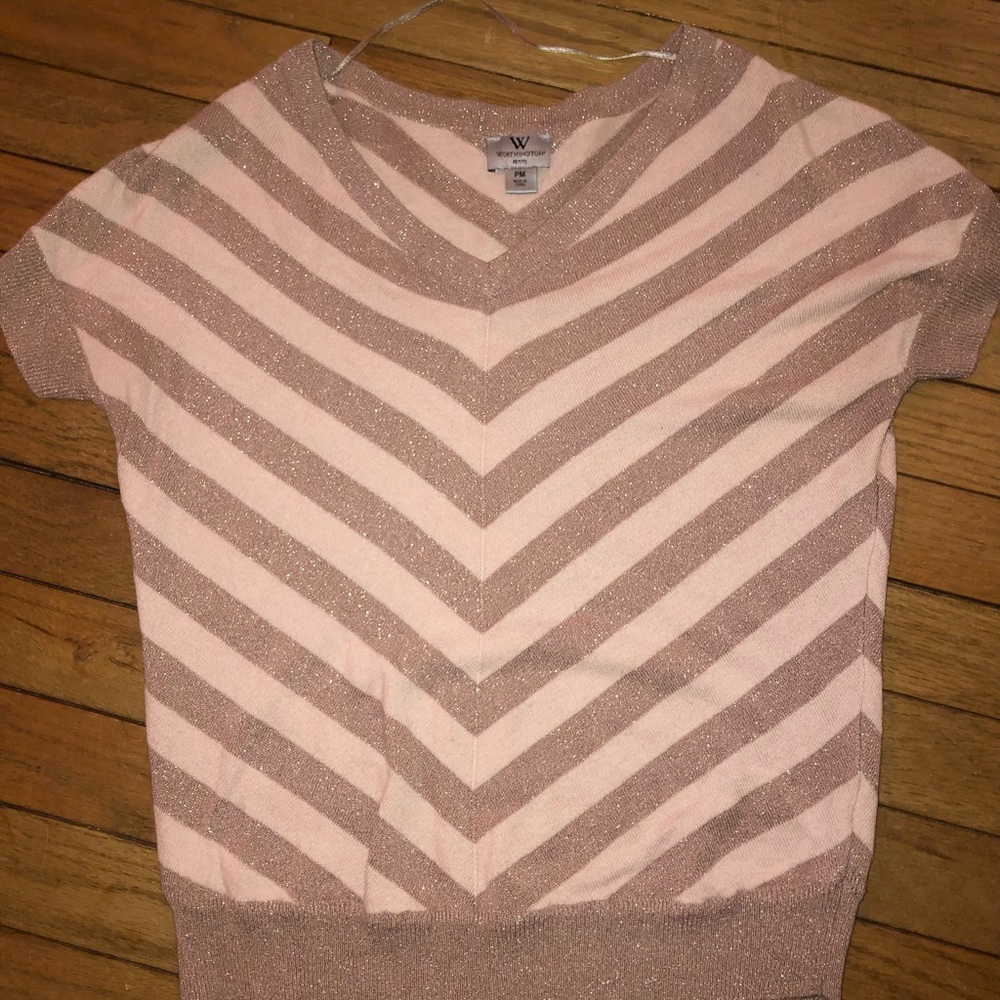 Women’s medium short sleeved pretty top